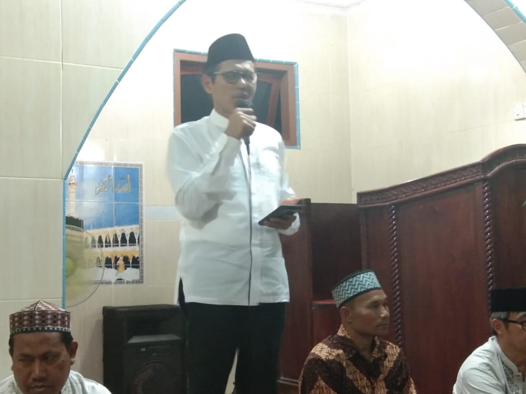Gubernur Irwan Prayitno melakukan safari ramadan di Masjid Nurul Ikhjwan Rao, Pasaman